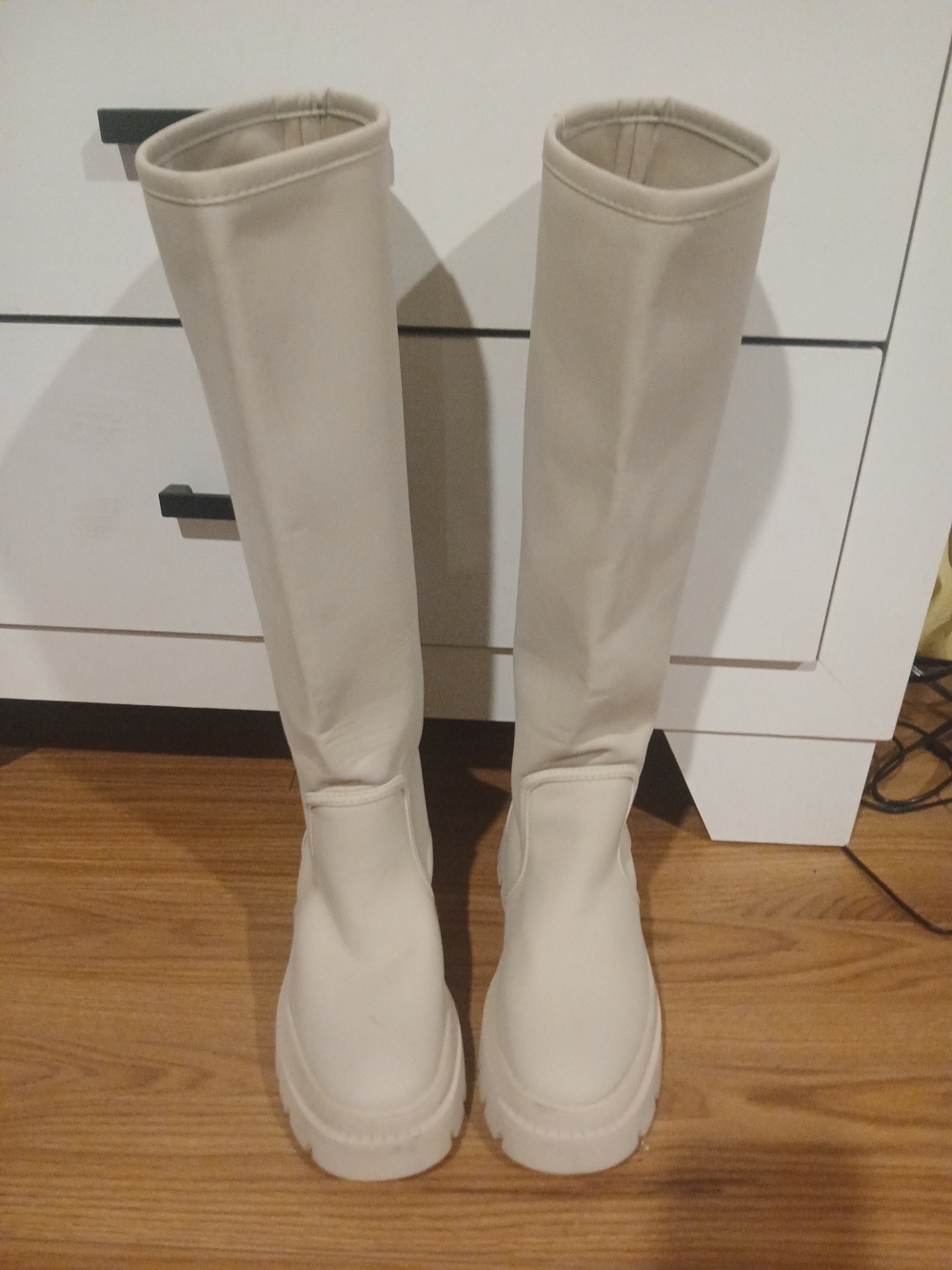 Women's Tall Cream Knee-High Boots - Sleek Stretch Design